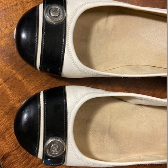 Stuart Weitzman - Picture 2 of 4